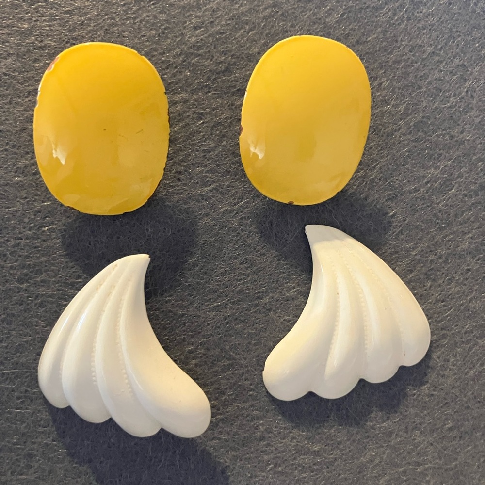 Yellow and White Earrings‎ Set